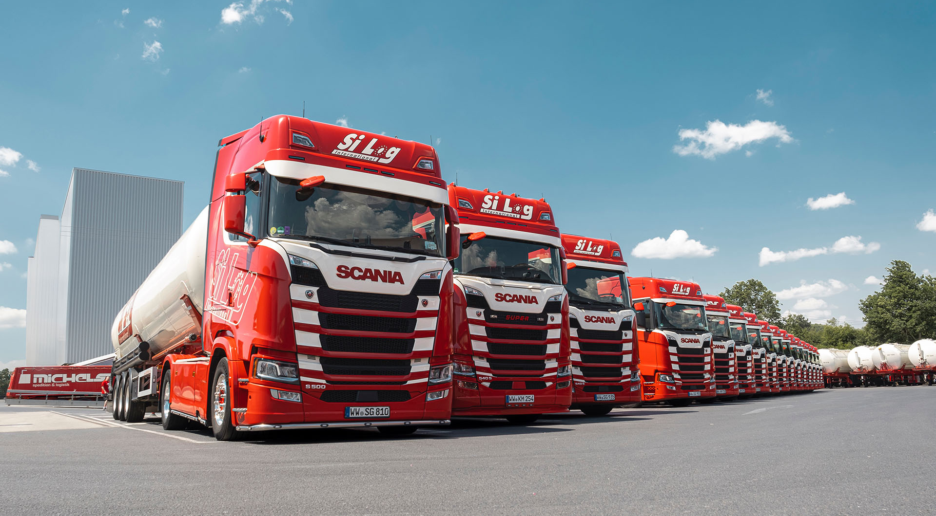 Silo SiLog Lkws Silotransporter in einer Reihe