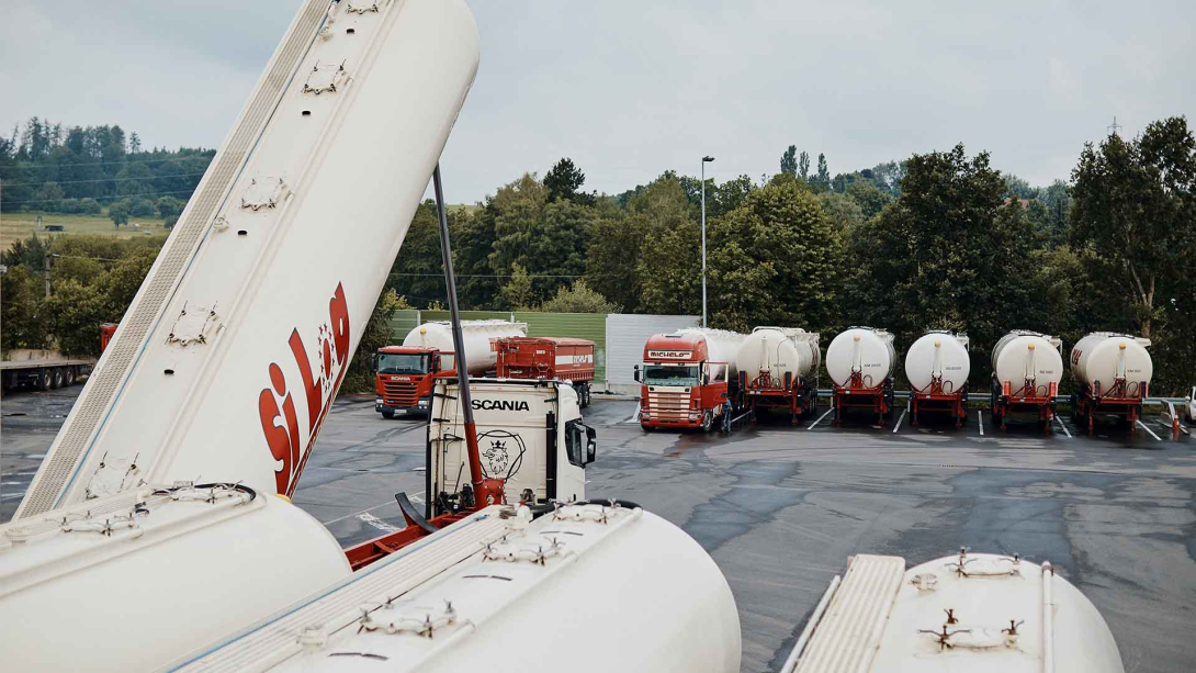 SiLog Lkws Geparkt Slider 4